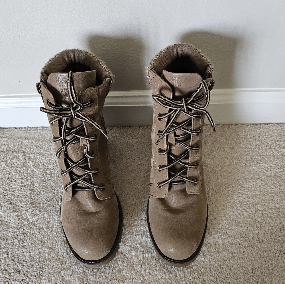 Mia Women’s Heeled Light Brown Combat Boots Like New‎ Size 7